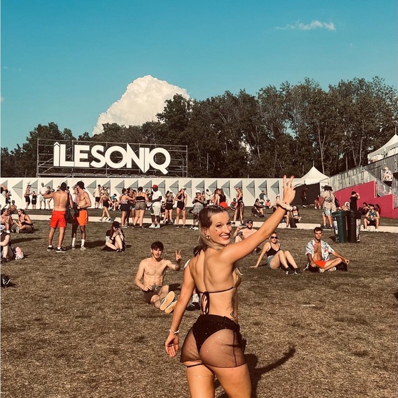 Full SHEIN gold outfit with skirt WORN ONCE - Picture 2 of 3